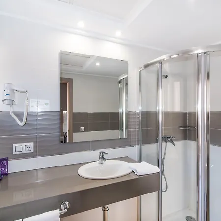 호텔 Baviera 칼라 라트자다