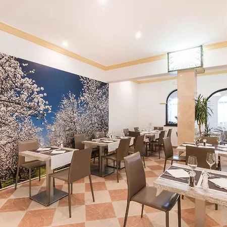 Baviera 호텔 칼라 라트자다