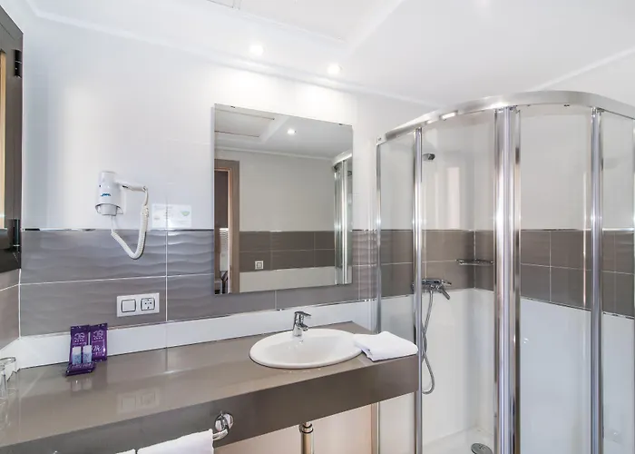 فندق Baviera كالا راتخاذا